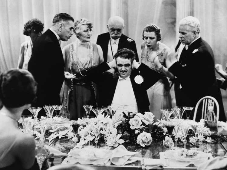 A Nouse La Liberte (1931) An annoying dinner party in A Nous la Liberte (1931)