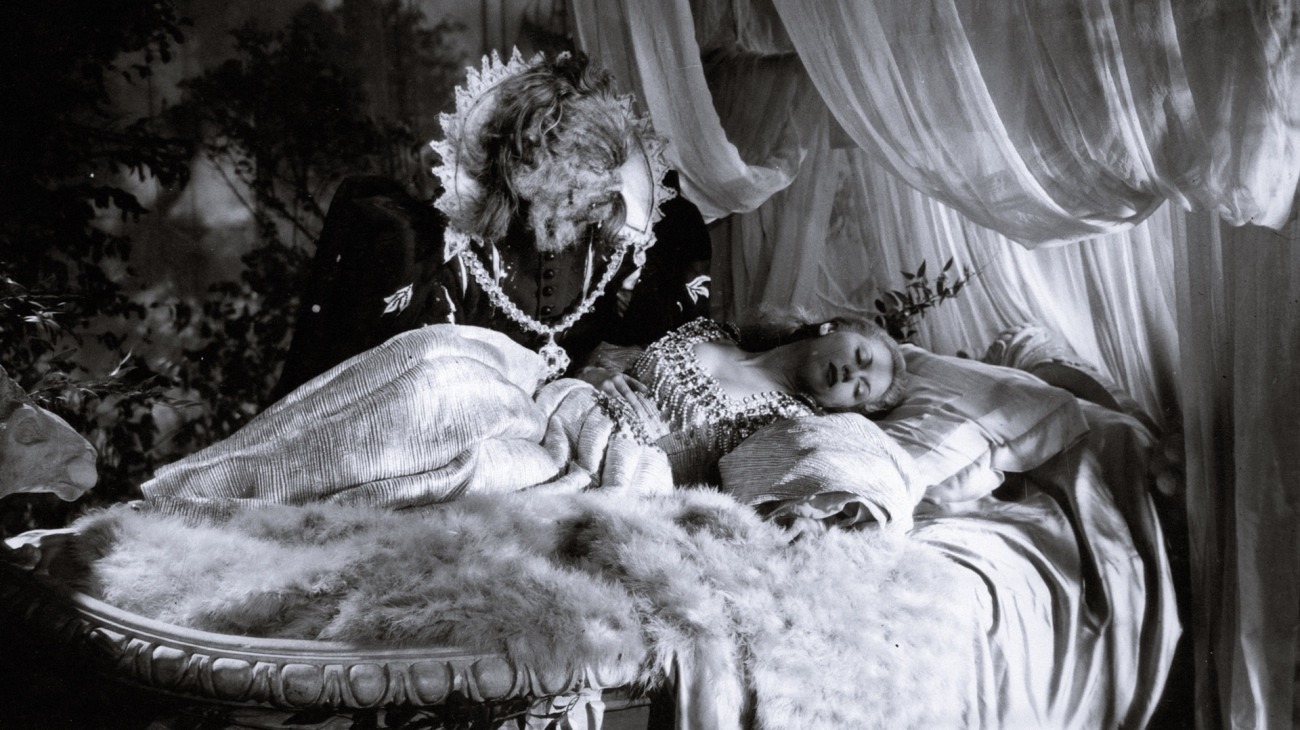 Still from Belle et Bete (1946)
