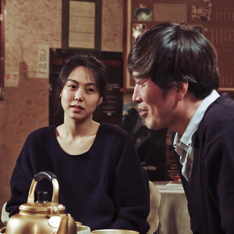 Right Now, Wrong Then (2015)