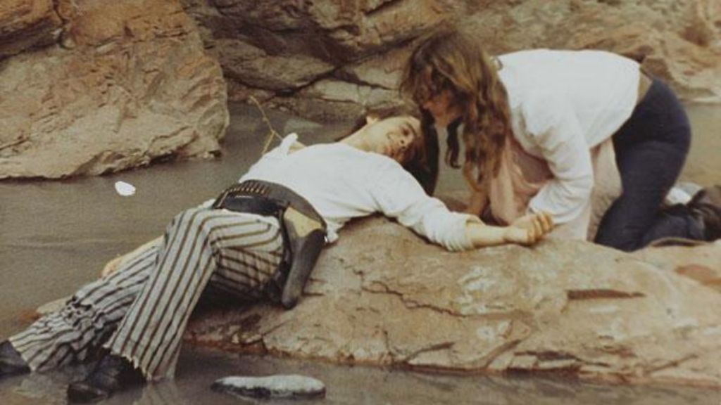 Still from A Girl is a Gun (1971) by Luc Moullet