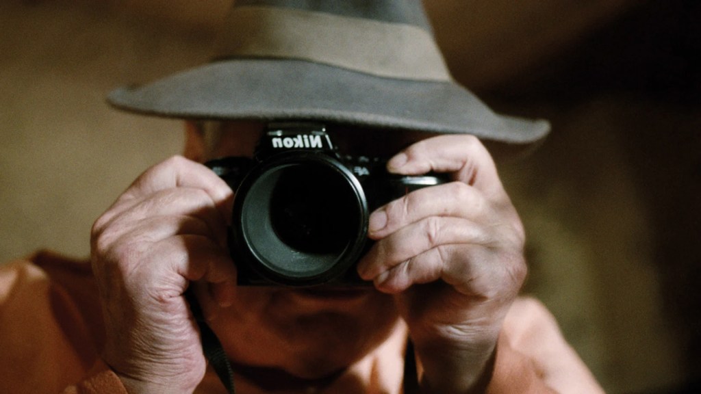 Jean-Daniel Pollet filming in Day After Day (2006)